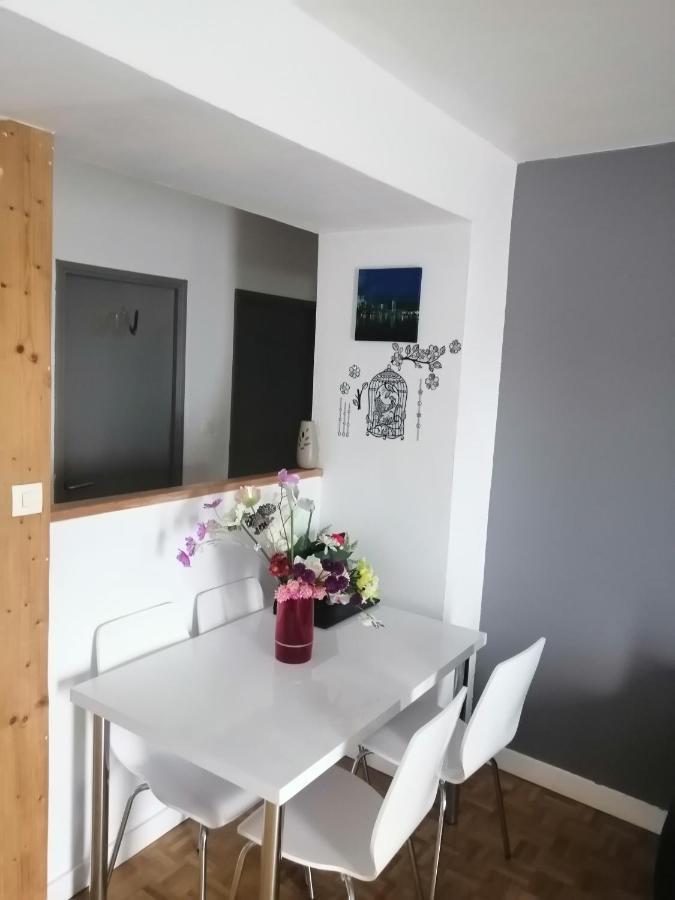 Chambre Dans Appartement A 尼奥尔 外观 照片